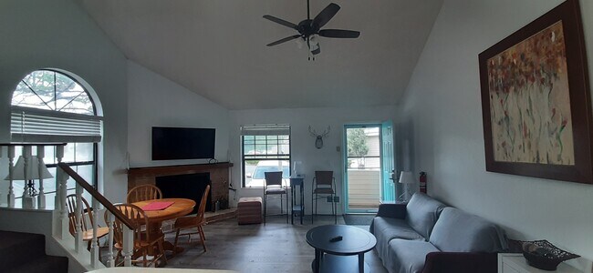 Photo - 209 N Eagle Dr