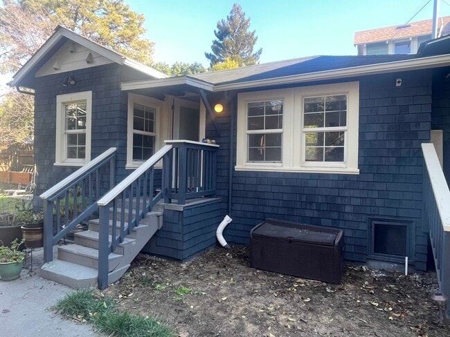 Building Photo - 1811 Delaware St Rental
