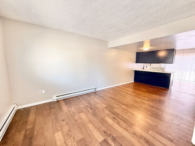 Photo - 37 Royal Crest Dr Unidad A