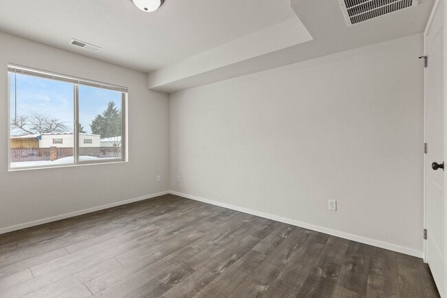 Photo - Fruitvale Townhomes - modern apartment living