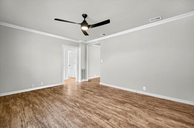 Photo - 810 N Throckmorton St