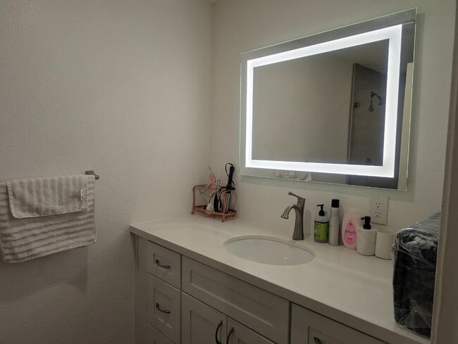 Photo - 481 Rutland Ave