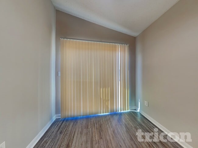 Photo - 3131 Kelling St