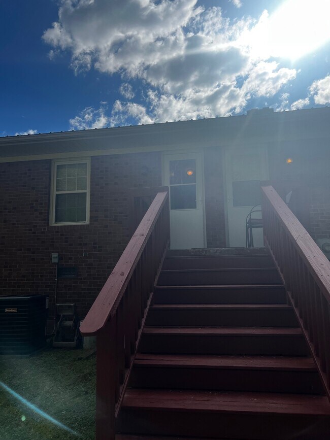 Back Porch Bottom - 176 Hardwood Ln Unit A