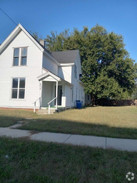 Building Photo - 2318 Walnut St Rental