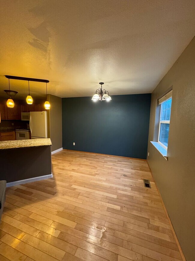 Photo - 3 bedroom 2 1/2 bath two story in Nice Ros...