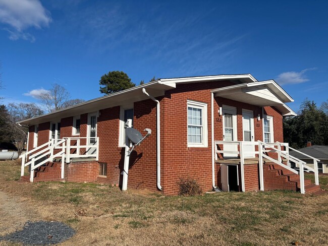 Building Photo - 1917 Unit 525-A WEAVER AVE