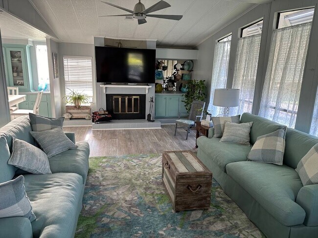 Photo - 5700 Bayshore Rd