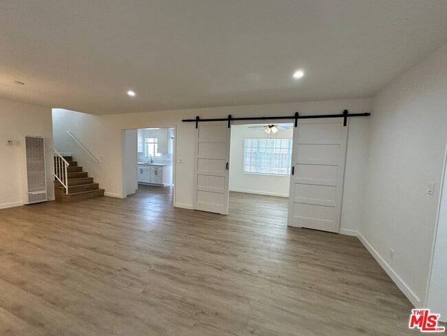 Photo - 7314 Variel Ave