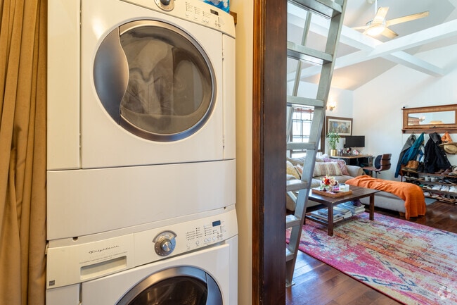 2BR, 1BA - 875SF Laundry - Chateau Camrose Lofts