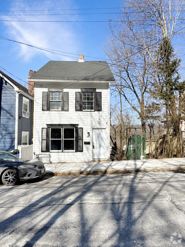 Building Photo - 97 Morris St Rental