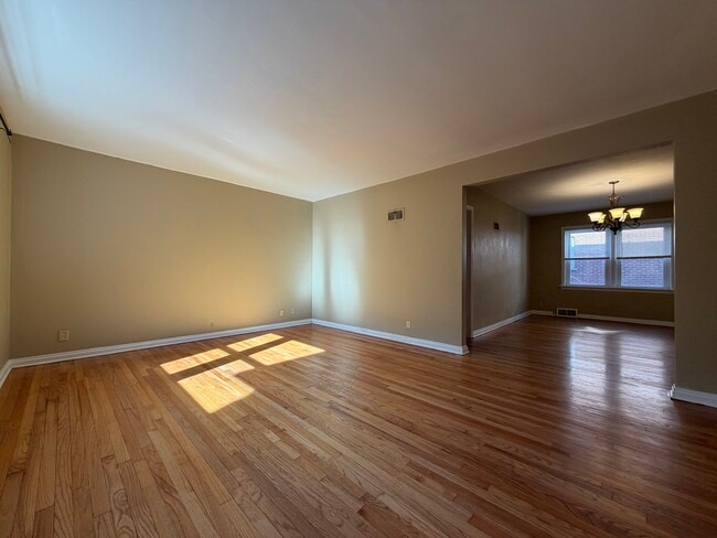 420 S Hanley Rd