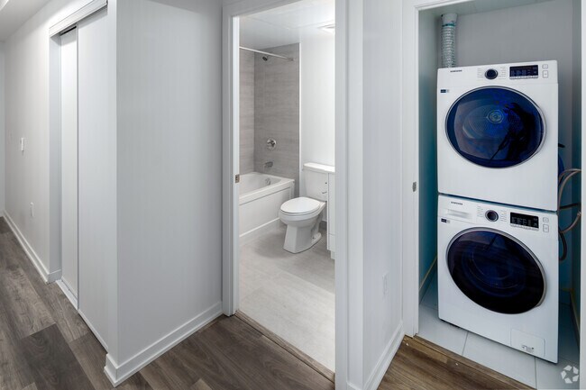 2 BR, 1 BA - 828 SF