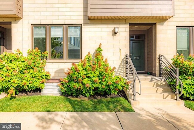 Building Photo - 1009 Lakeview Ct Rental