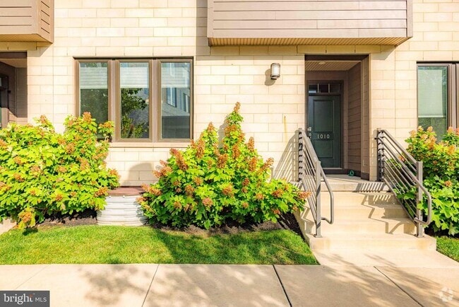 Building Photo - 1009 Lakeview Ct Rental