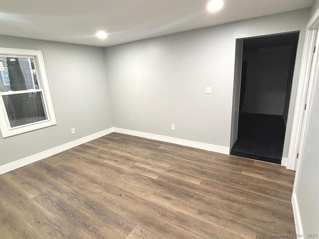 Building Photo - 25 N Spring St Unit 1