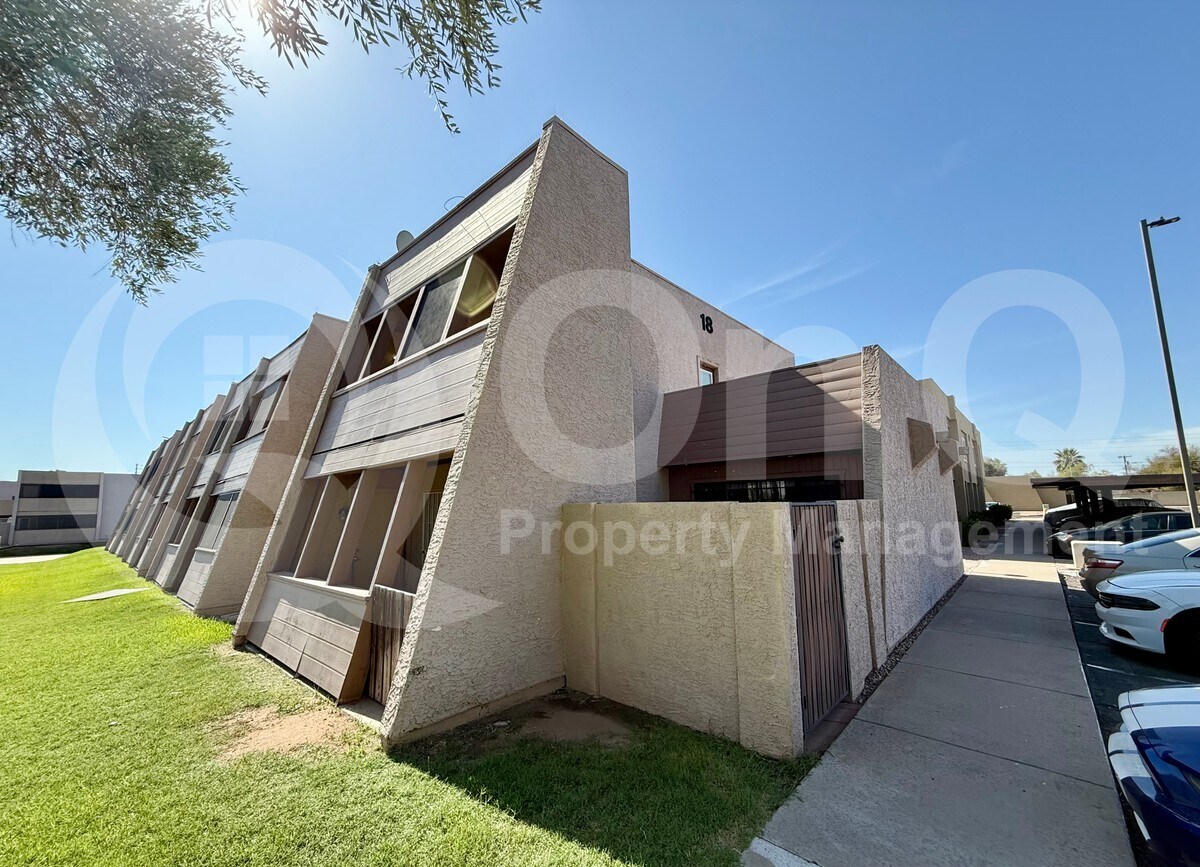 Photo - 637 W 13th St