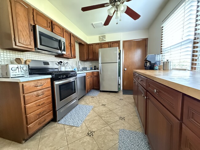 Photo - 1202 E Ardyce Ln Unit APT 1