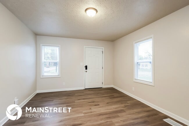 Photo - 2900 Wyandotte Ave