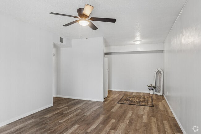 2BR, 2BA - 980SF - Living Room - Legacy Ridge Apartments