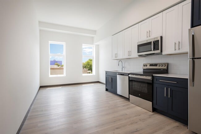 Building Photo - 857 Bergen Ave Unit 303