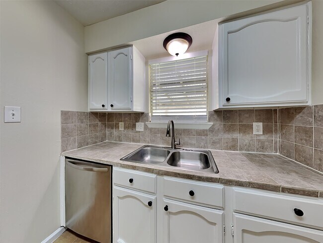 Photo - 14114 Fleur De Lis Blvd