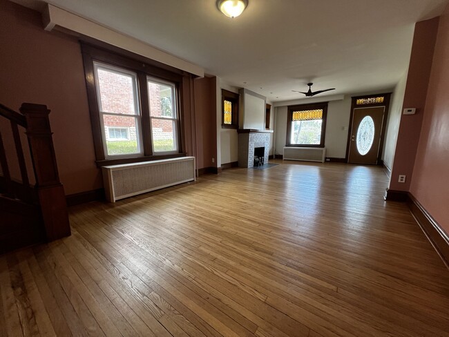 Photo - 2123 Fairview St