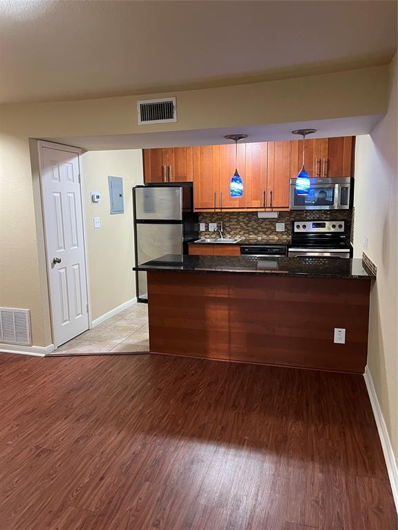 Photo - 7685 Northcross Dr Unit 903