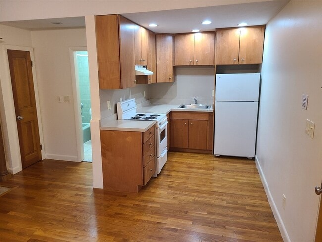 Photo - 907 Beacon St Unit 3