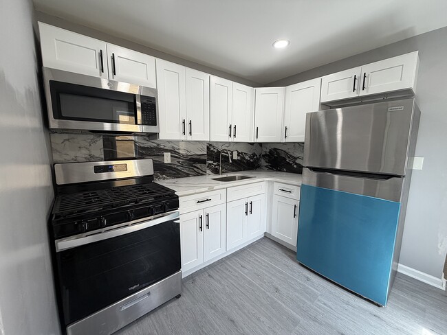 Building Photo - 10 Cedar Aly