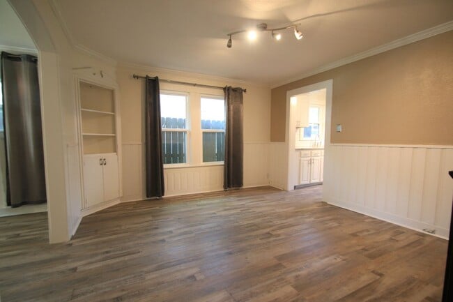 Photo - (("Wake Up in a Home YOU Love")) 2/2 STUNNING House Close to Exciting Downtown Fort Worth! An ABS...