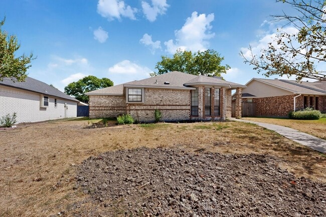 2522 Larkspur Ln