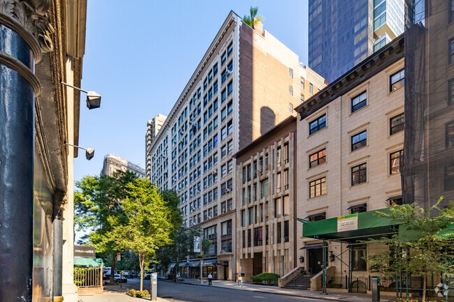 21 E 22nd St - 21 E 22nd St