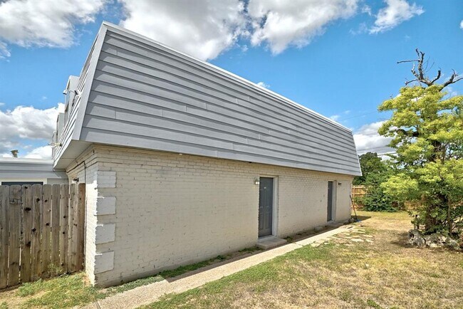 Photo - 2206 Mission Hill Dr