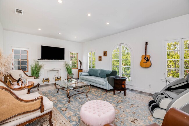 Photo - 1036 Hi Point St Unit 1034