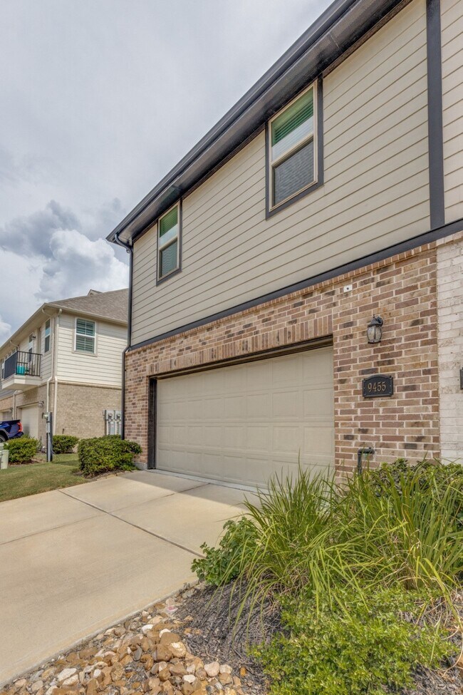 Photo - 9455 Towne Lake Pkwy