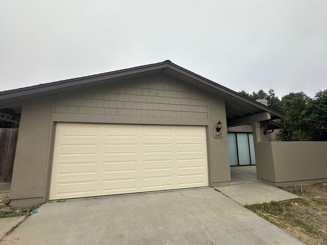 Building Photo - Spacious 3-Bedroom Home with Large Yard, 2-Car Garage & Modern Updates!