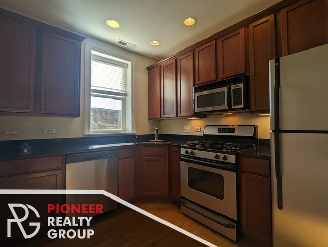 Photo - 3240 N Clifton Ave Apartments Unit 3246-W3