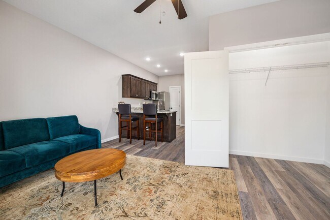 Photo - The Vibe Crossing Unit Studio, The Vibe Crossing