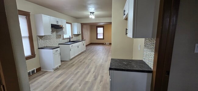 Photo - 915 State St