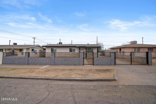 Building Photo - 5316 Saxon Dr