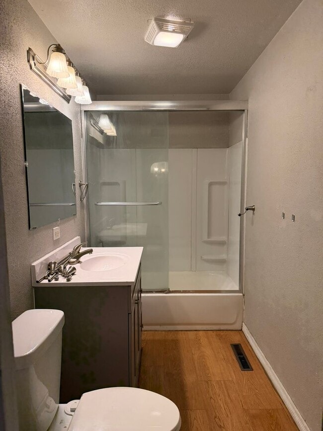 Photo - 4BED Near CMU Campus!!!!!!