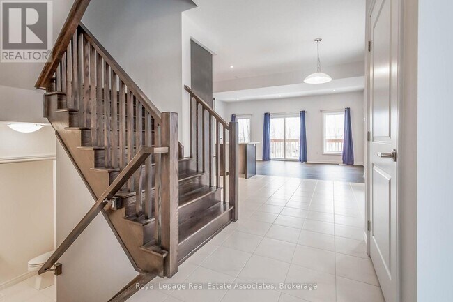 Photo - 3981 Crown St