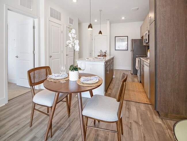 Fieldside Grande Apartments & Townhomes
