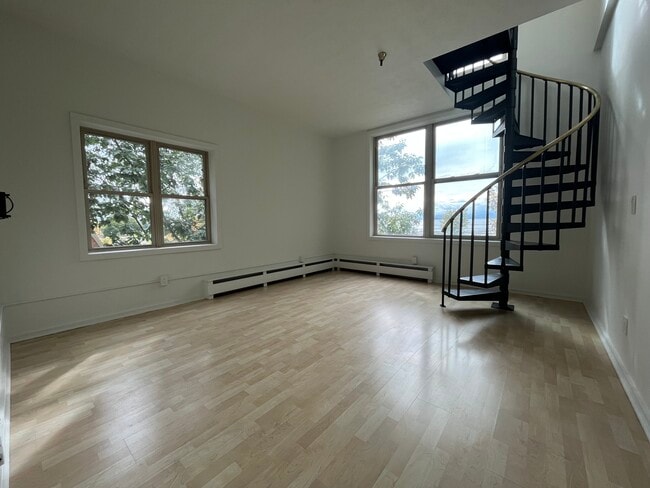 Building Photo - 216 Lake St