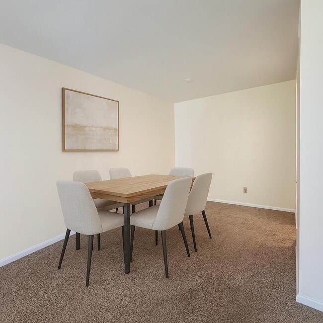 Photo - 937 Heritage Ct