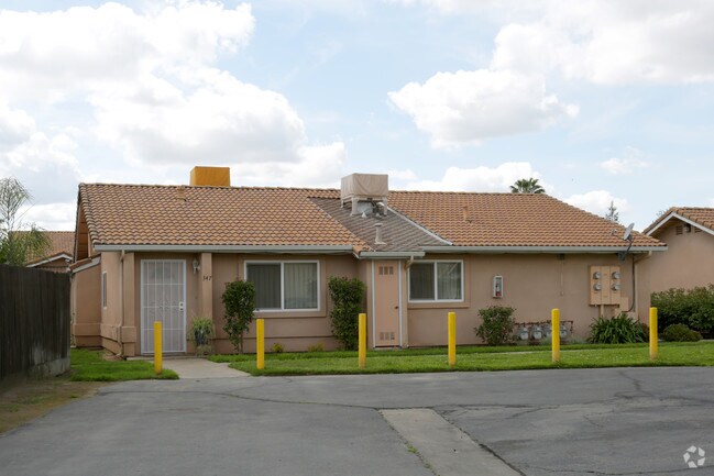 Photo - 301-445 W Oakwood Dr