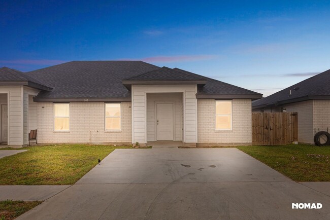 Charming 3BR Duplex in Brownsville, Tx - Charming 3BR Duplex in Brownsville, Tx Townhome