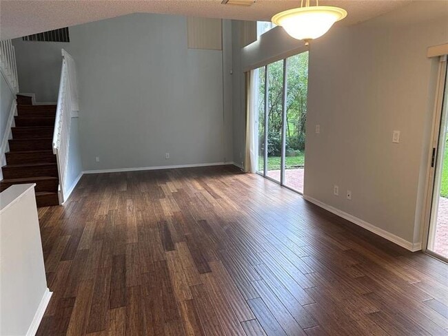 Photo - 839 Garnet Cir