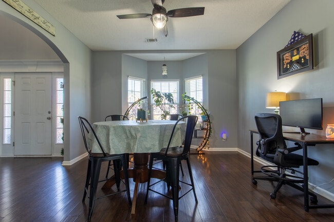 Photo - 126 Owens St NE
